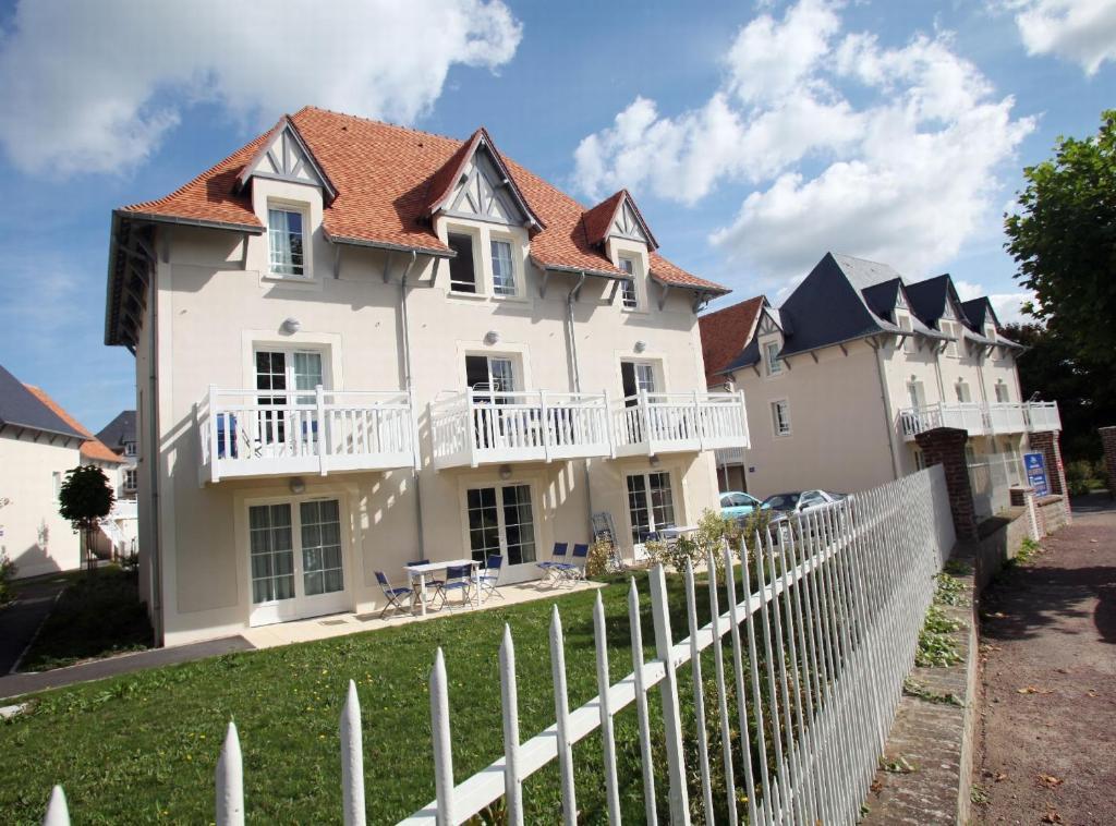 Residence Odalys Le Domaine Des Dunettes Cabourg Buitenkant foto